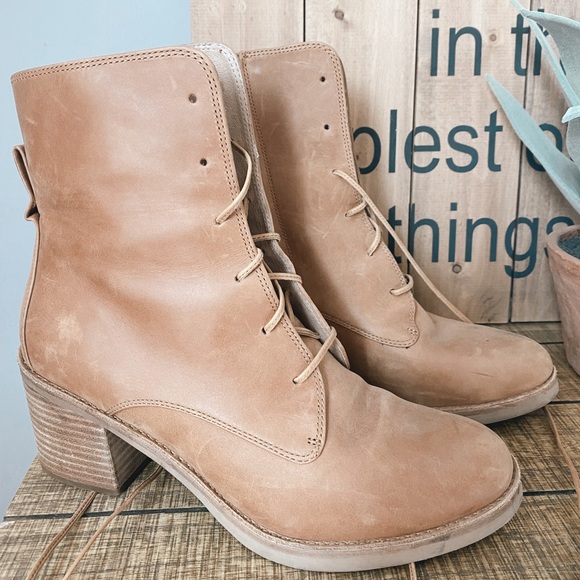 UGG Shoes - UGG Leather Boots 🤍